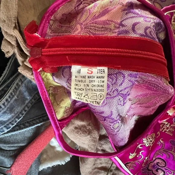 Super cute too bright vibrant import. Size S - Picture 5 of 5